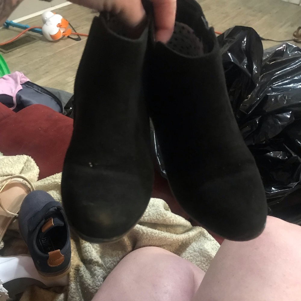 I have little girl shoes for sale make me a deal in Shelbyville area
